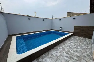 Casa com piscina, 2 quartos e churrasqueira em itanhaém.