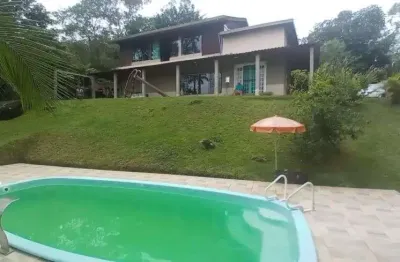 Chácara com 2 quartos, piscina e área gourmet em itariri.