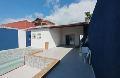 Casa com 3 quartos, piscina e área gourmet em itanhaém.