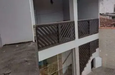 Casa na praia com 6 quartos, piscina e jardim em itanhaém.