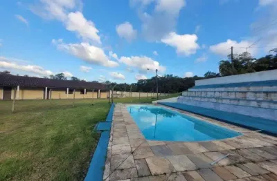 Chácara com 5 quartos, piscina, churrasqueira e jardim em itanhaém.