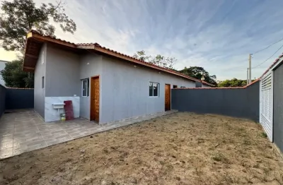 Casa com 2 quartos e espaço para piscina em itanhaém.