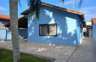 Casa na praia com 3 quartos, piscina e área gourmet em itanhaém.