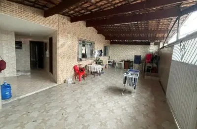 Casa com 2 quartos e espaço gourmet em praia grande.