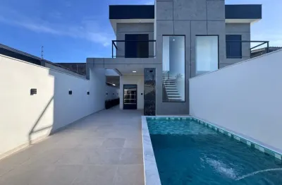 Casa com piscina, 2 quartos e área gourmet em itanhaém.