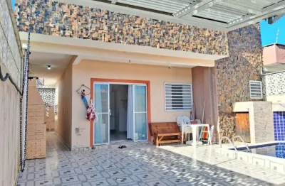 Casa com piscina, 2 quartos e área gourmet em itanhaém.