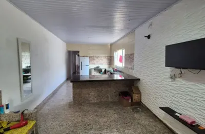 Casa com 2 quartos e área gourmet com churrasqueira em itanhaém.