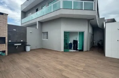 Casa à 450m do mar com 2 quartos e churrasqueira em peruíbe.