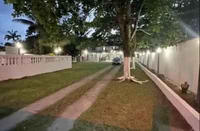 Chácara com 6 quartos, área gourmet e espaço para piscina em itanhaém.