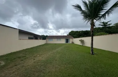 Casa com 2 quartos, espaço para piscina e jardim em itanhaém.