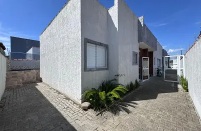 Casa em condomínio com piscina, 2 quartos e área gourmet em itanhaém.