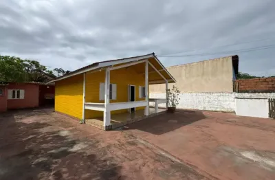 Casa com 3 quartos, área gourmet e espaço para piscina em itanhaém.