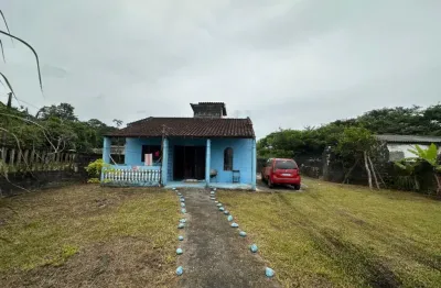 Casa com 2 quartos e espaço para piscina em itanhaém.