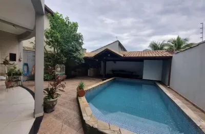 Casa de alto padrão no canto do forte - r$ 2.000.000,00.