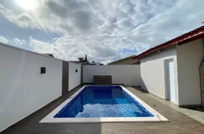 Casa na praia com piscina e área gourmet em itanhaém.