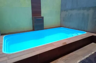 Casa com piscina, 2 quartos e churrasqueira em itanhaém.