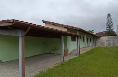 Casa com 2 quartos e espaço para piscina em itanhaém.