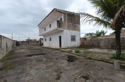 Casa com 2 quartos e espaço para piscina em itanhaém.