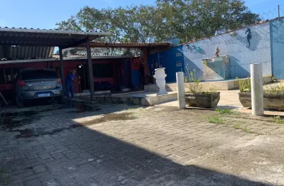 Casa com 2 quartos, piscina e área gourmet com churrasqueira em itanhaém.
