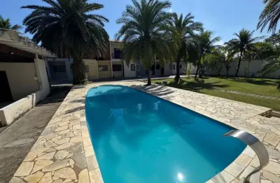 Casa em condomínio com 2 quartos, piscina e área gourmet em itanhaém.