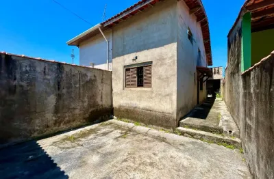 Casa à 60m do mar com 2 quartos e espaço gourmet em itanhaém.