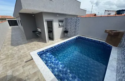 Casa na praia com piscina, 2 quartos e área gourmet em itanhaém.