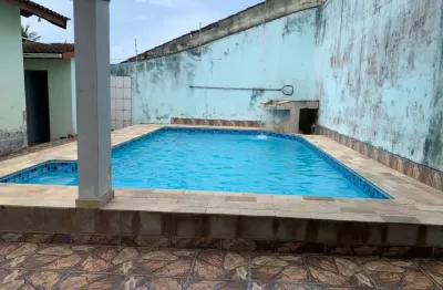 Casa com piscina, 3 quartos, edícula e área gourmet em itanhaém.