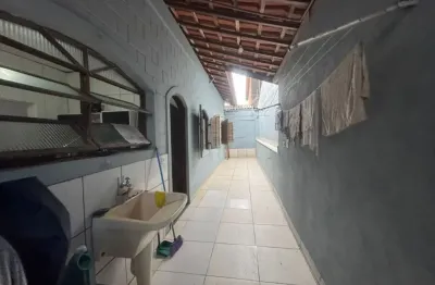 Casa à 80m do mar com 3 quartos, edícula e área gourmet em itanhaém.