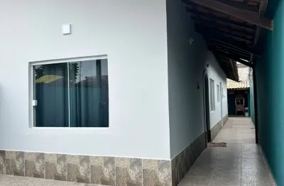 Casa com 2 quartos e área gourmet com churrasqueira em itanhaém.