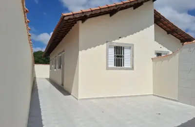 Casa com 2 quartos e espaço para piscina em itanhaém.