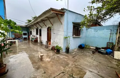 Casa com 2 quartos, churrasqueira e jardim em itanhaém - r$ 150.000,00.