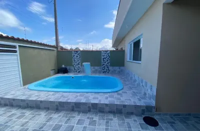 Casa na praia com piscina, 2 quartos e churrasqueira em itanhaém.