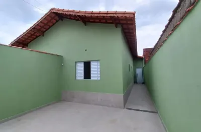 Casa com piscina e área gourmet em mongaguá - r$ 339.900,00.