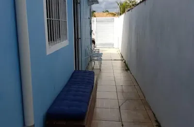 Casa com 2 quartos e espaço para piscina em itanhaém.