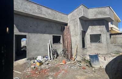 Casa em construção com 3 quartos e área gourmet em itanhaém.