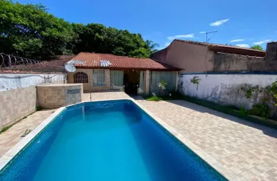 Casa na praia com piscina, 2 quartos e área gourmet em itanhaém.