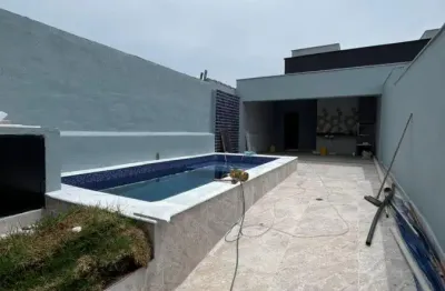 Casa com 3 quartos e piscina em itanhaém - r$ 460.000,00.