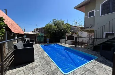 Casa com piscina e 5 quartos em peruíbe - r$ 900.000,00.
