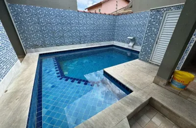 Casa na praia com 4 quartos, piscina e área gourmet em peruíbe.