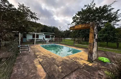 Chácara com 3 quartos, piscina e churrasqueira em itanhaém.