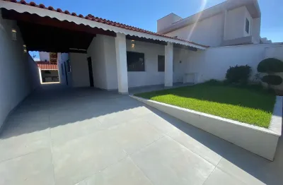 Casa na praia com 3 quartos e piscina em peruíbe - r$ 850.000,00.