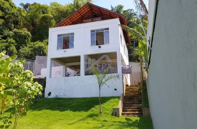 Casa com 3 quartos e espaço para piscina em itanhaém.