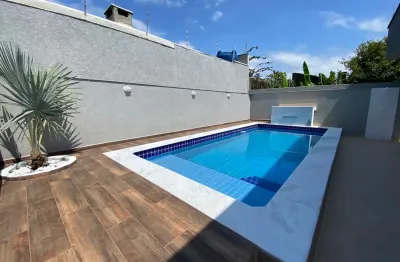 Casa à 48m do mar com piscina e 3 quartos em itanhaém - r$ 727.500,00.