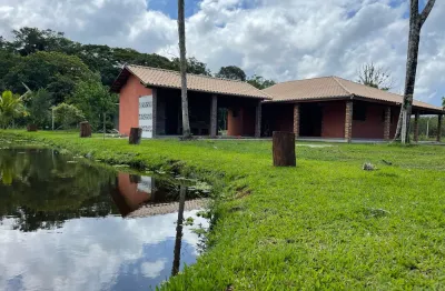 Chácara com 2 quartos, área gourmet e lago em itanhaém.