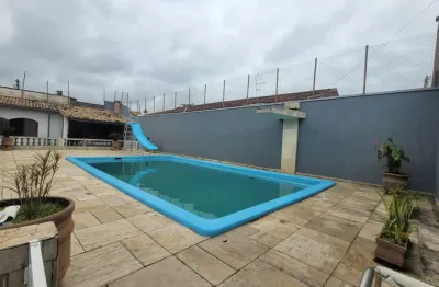 Casa à 60m do mar com piscina e área gourmet em itanhaém.