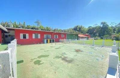Chácara com 8 quartos, piscina e churrasqueira em itariri.