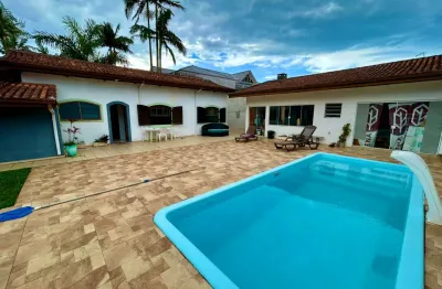 Casa na praia com 3 quartos e piscina em peruíbe - r$ 680.000,00.