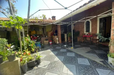 Casa com 3 quartos, área gourmet e jardim em itanhaém - r$ 250.000,00.