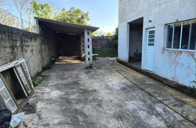 Casa com 3 quartos, churrasqueira e espaço para piscina em itanhaém.