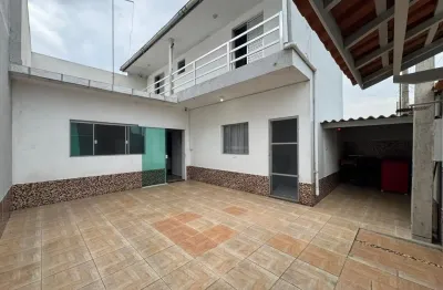 Casa com 2 quartos e espaço para piscina em itanhaém - r$ 275.000,00.